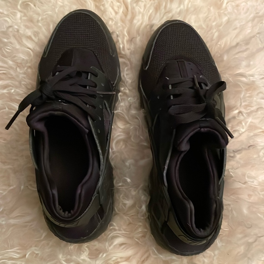 Nike all black running sneaker